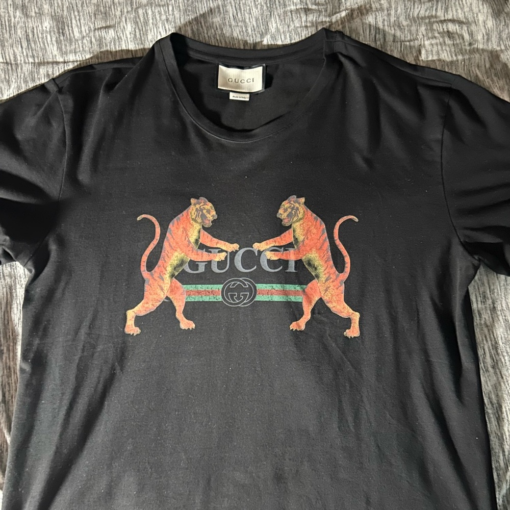 Authentic tiger Gucci tee size large great condition